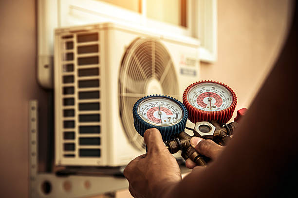 Professional Hvac technician working in Putnam, TX
